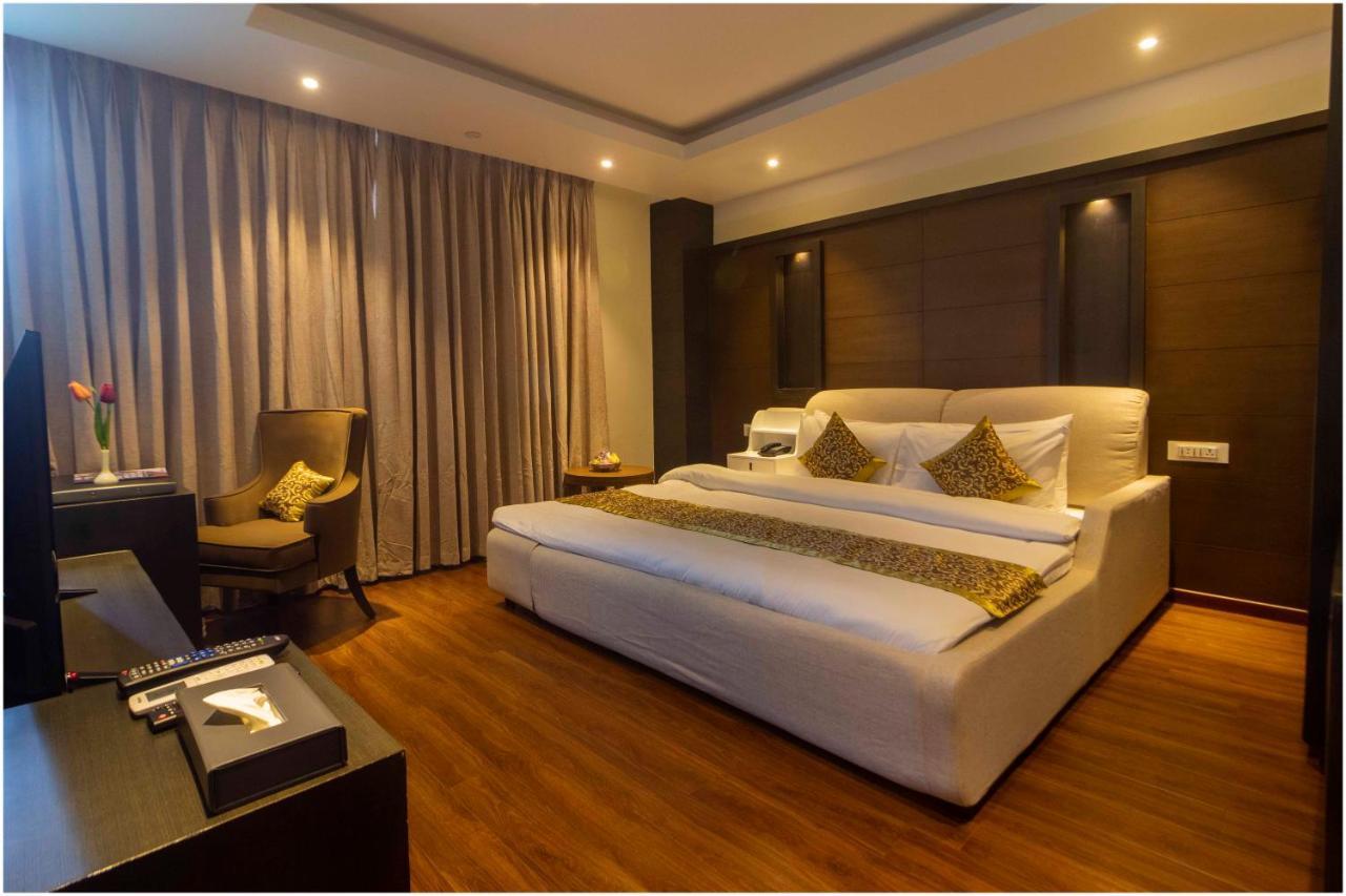 Birtamode Hotel The Kingsbury מראה חיצוני תמונה