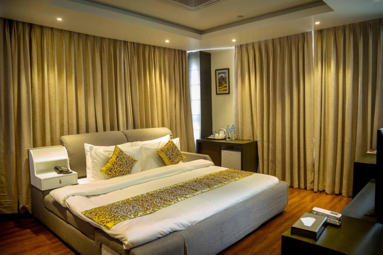 Birtamode Hotel The Kingsbury מראה חיצוני תמונה
